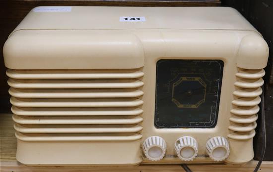 A cream Bakelite Art Deco radio